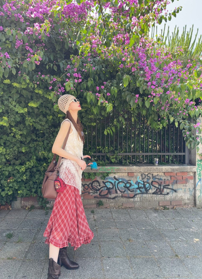 李一桐晒女推团综plog李一桐的镜头转向姐妹们李一桐晒女推团综plog，咱就