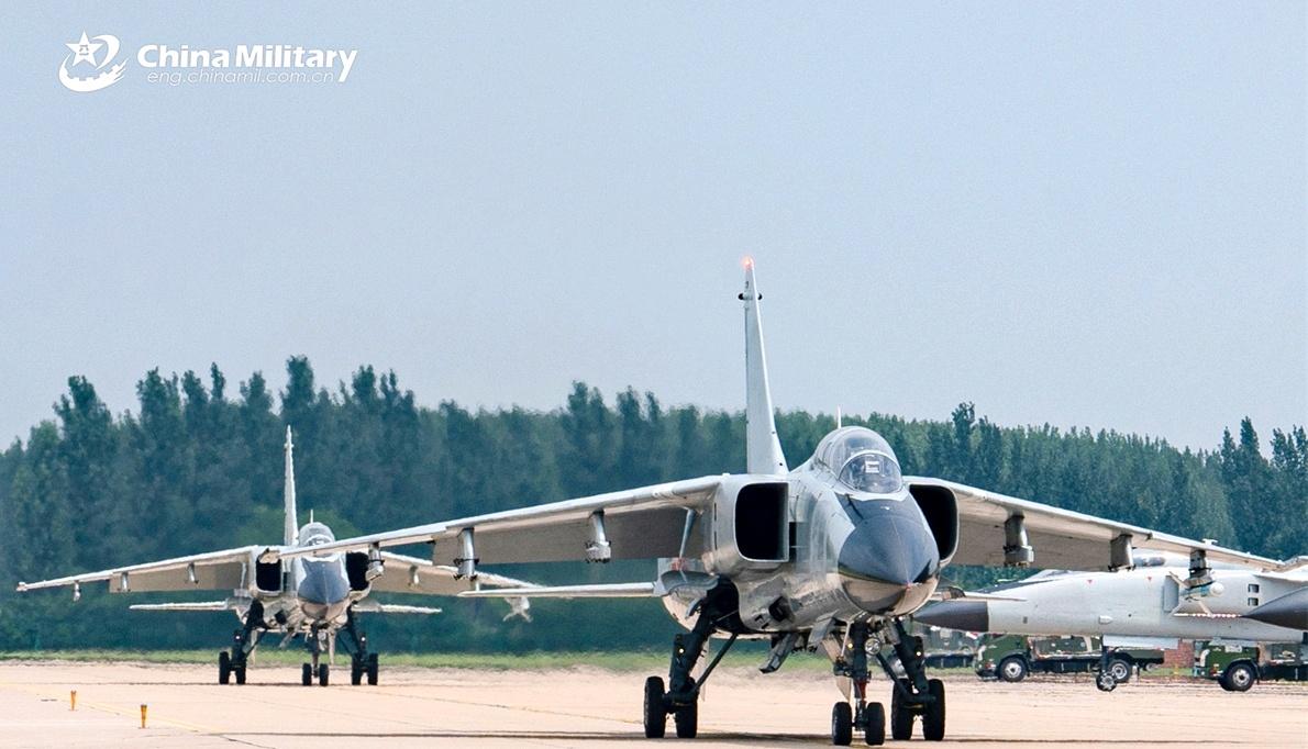 北空某旅歼轰-7A，原海豹低空掠海飞行这张不错