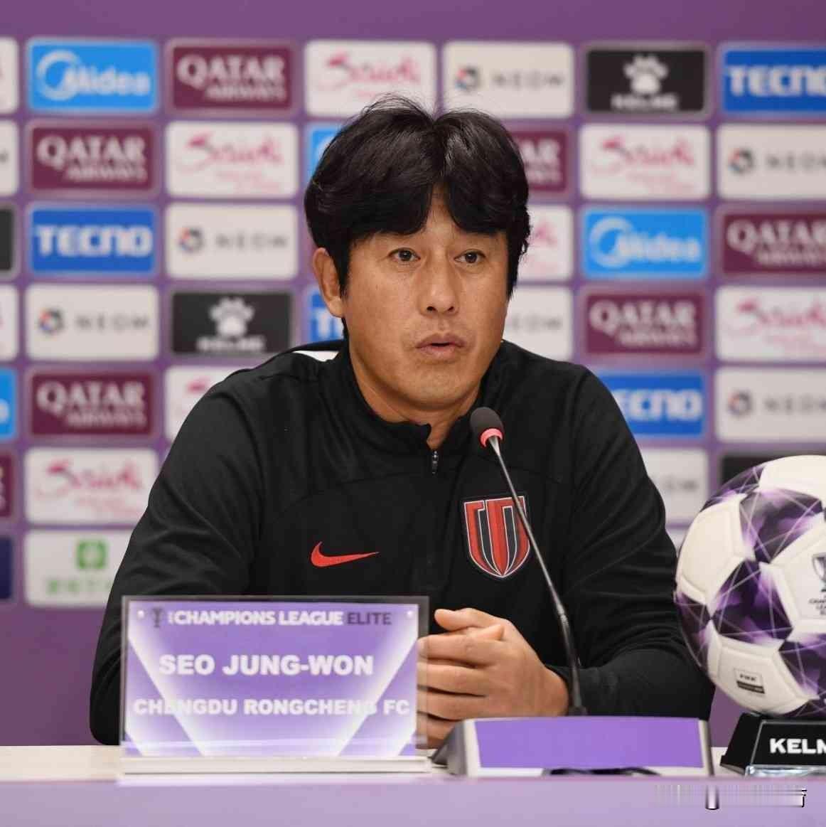 这谈判，谈着谈着谈崩了。体坛周报从韩国和成都两边的消息都证实了，主教练徐正源中