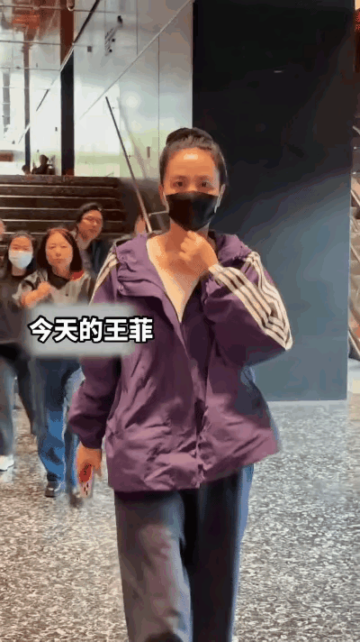 57岁王菲罕见露面！这状态和气场也太绝了王菲又上热搜了！这次不是因为感情，而是被
