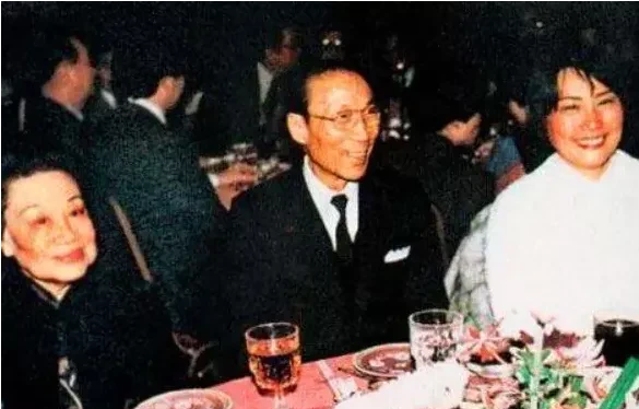 邵逸夫对他合作前辈余东璇的女友黄美珍一见钟情，10年等待，他终于娶到了前辈的女友