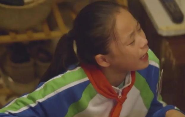 前两年还在为报补习班凌晨排队、砸几百万买学区房的家长,现在居然纷纷喊停鸡娃了!这