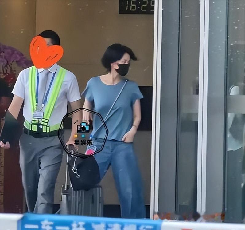 王菲，引发热议。8月10日，57岁的王菲，冲上热搜，这一次，不是因为谢霆锋隔空