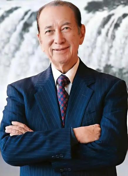 1997年，赌王差点被张子强绑架，他立马请来大舅哥蓝铧缨商量对策，蓝铧缨说：“何