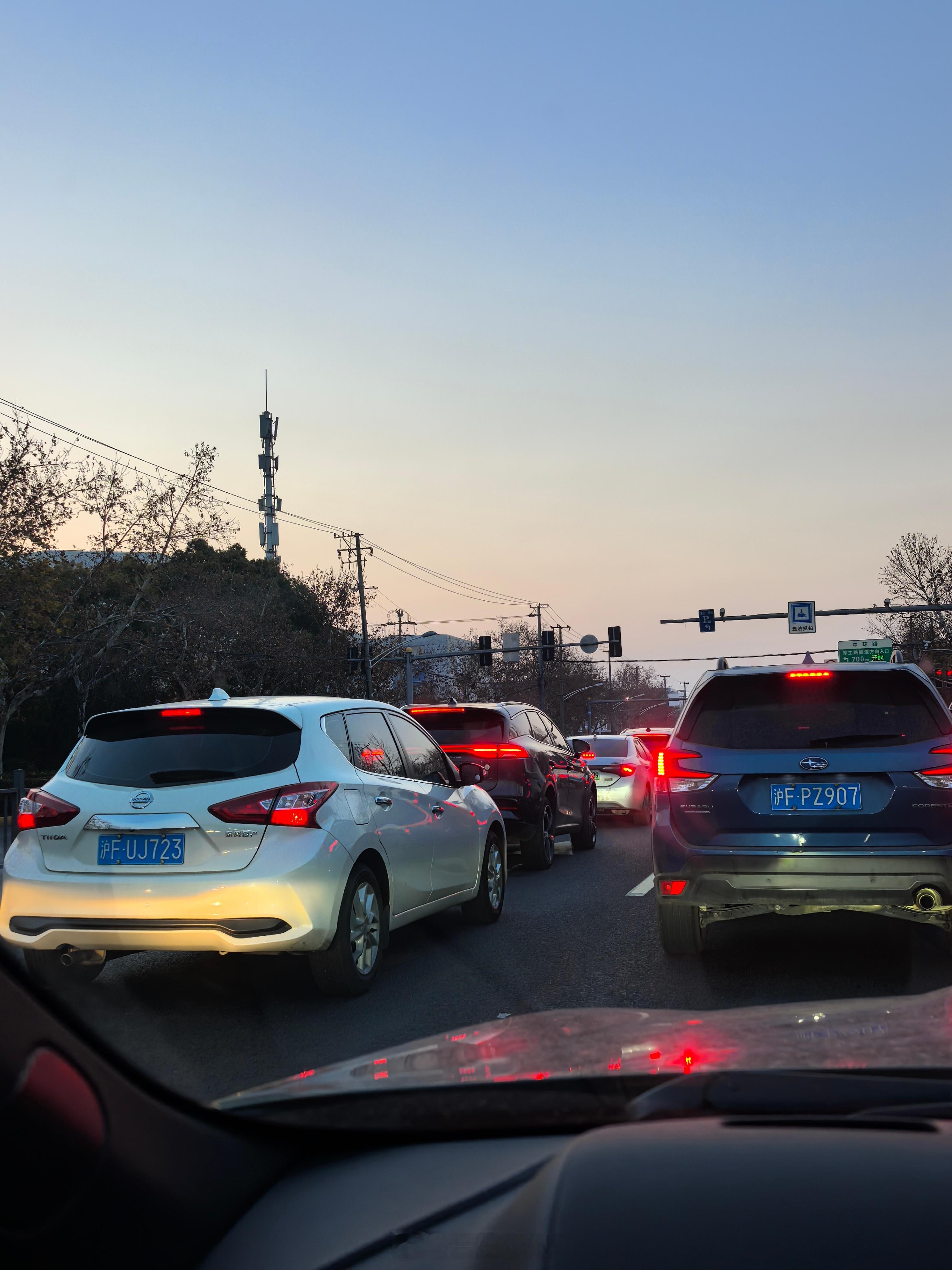 早，今天没有比我早出门的吧