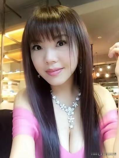 台胞小网红刘乐妍又把“台独”和绿营侧翼“青鸟”气炸了。她说：“为什么我越往大陆的
