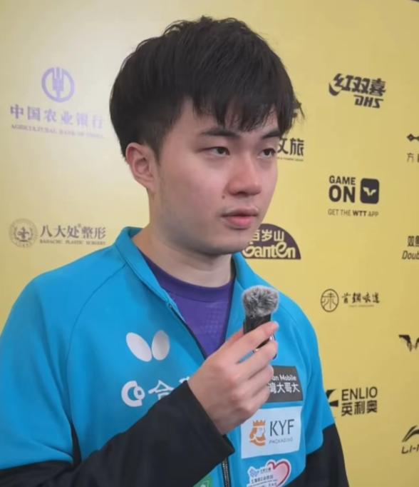 男单决赛输了以后，英文提问摆在面前，中文回答为何出圈。那场WTT中国大满贯男单