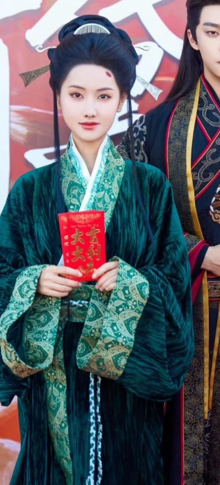 这个发型做的还挺好看的，比原版鞠婧祎这个发型更好看​​​