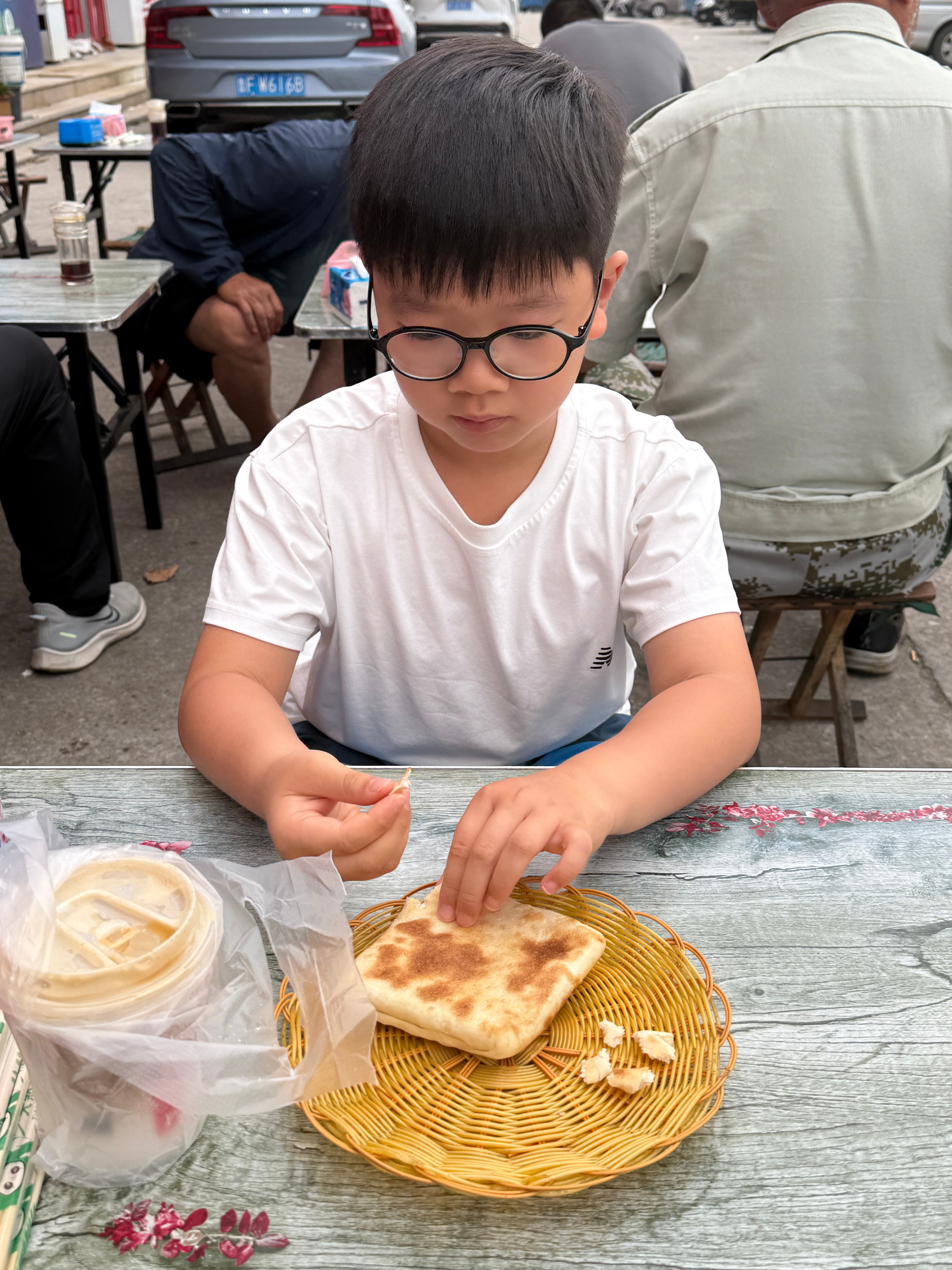 肉松旅行后遗症，一大早要吃羊肉泡馍，我说莱州的羊汤烩火烧就是山东版羊肉泡馍[do