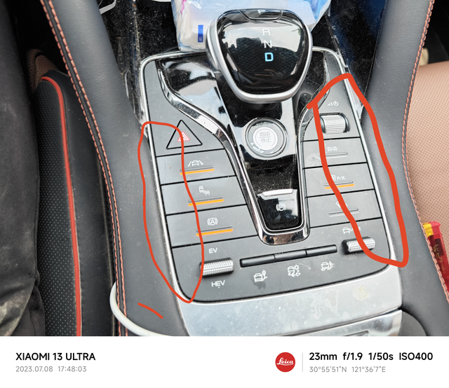 这个问题你们有吗两边按键总是油乎乎的，擦干净了，过几天又有了