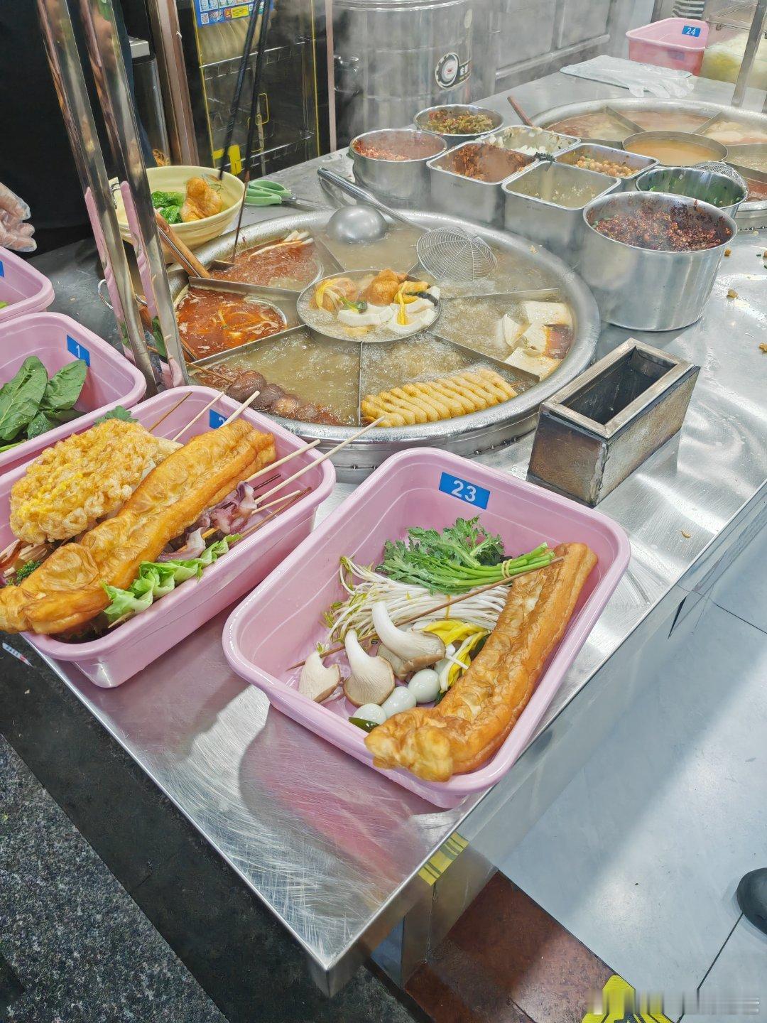 搞点麻辣烫吃，正和本屌丝口味。