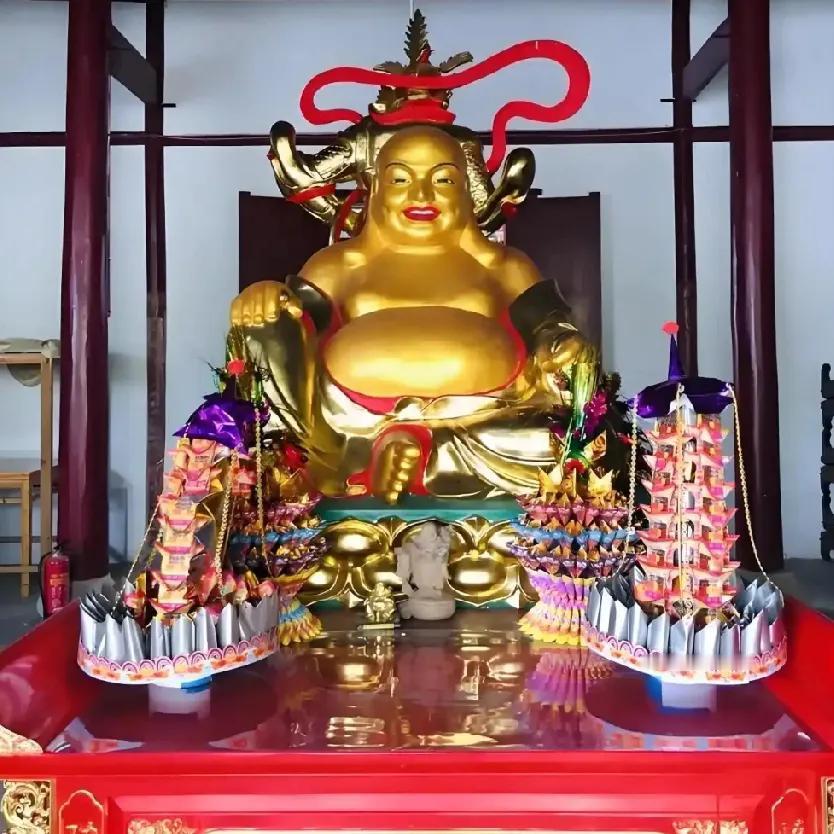 《弥勒佛》原创笑口常开福运长，大肚能容纳八荒。慈怀普度尘间苦，由来佛缘