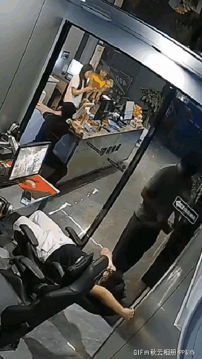 你俩搁这整活儿呢？