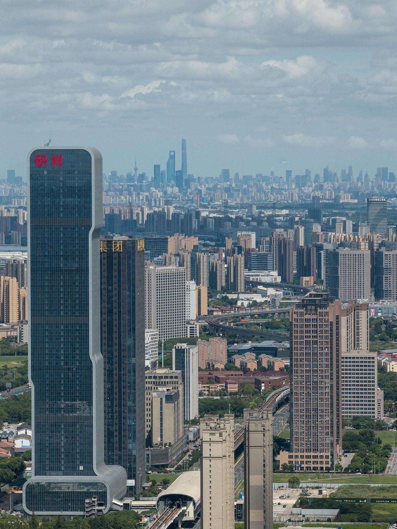 昆山真的太绝了，去过几次之后，脑子里只剩四个字：离谱的好!第一，富得流油。不用