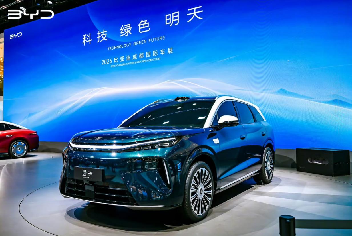车展亮相新款比亚迪唐，唐系列本身就是比亚迪老牌家用SUV，市场基数很大。这么多年