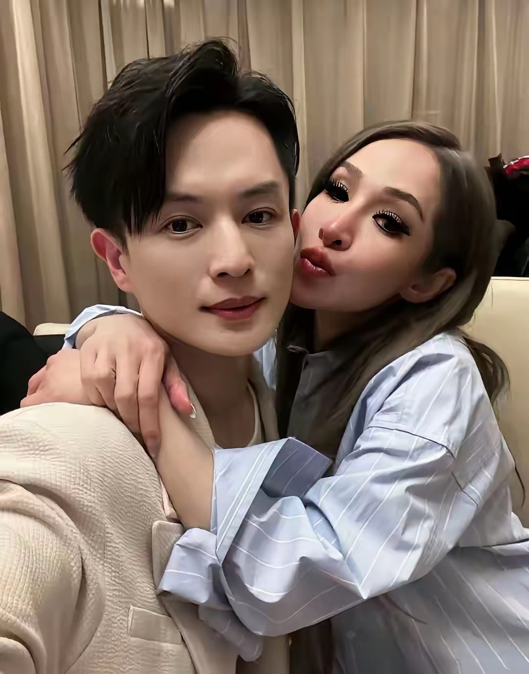 姐姐呀，千万不要只看年龄不求质量！萧亚轩这次分享的弟弟，颜值，气质差众位前任可谓