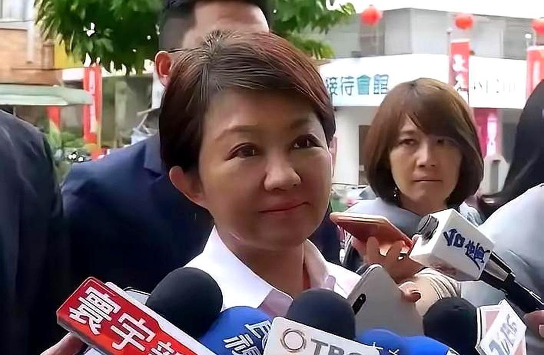 卢秀燕越权揽权惹争议，急着谋大位反倒自毁口碑台中市长卢秀燕近期私自召集国民党