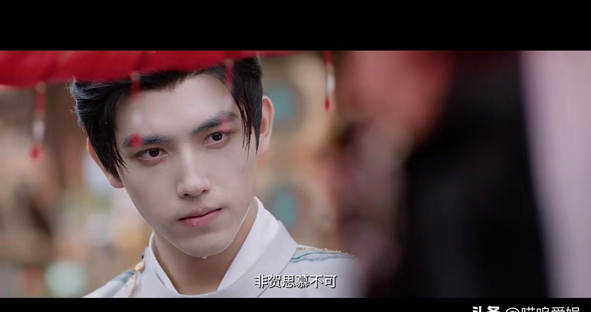 看到迪丽热巴新剧《白日提灯》又被吐槽，我一点都不意外。那画面，那剧情，简直是把