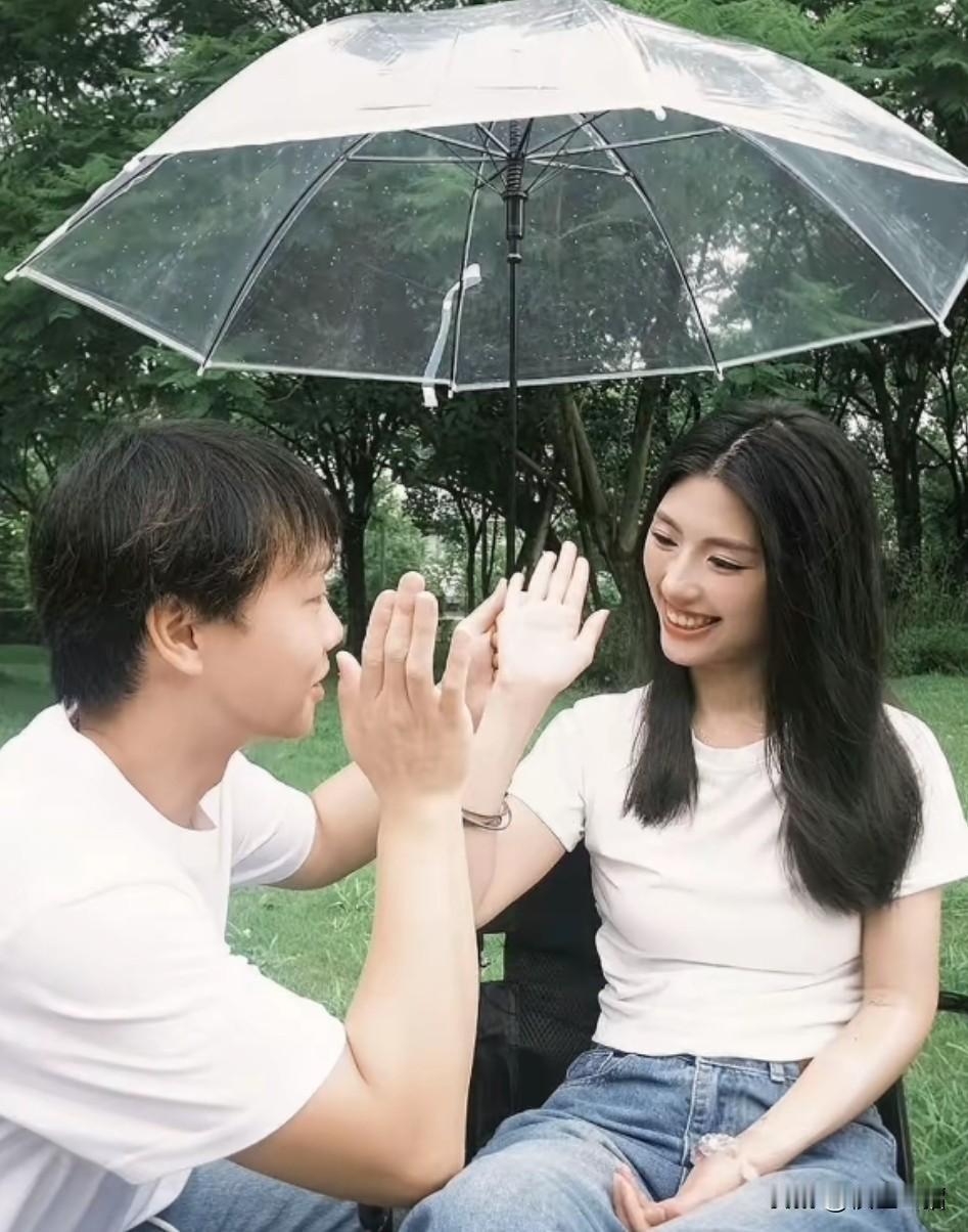 得知自己喜欢的，那个女孩子生病了，也依然要和她在一起。女主在和这男生分手之后