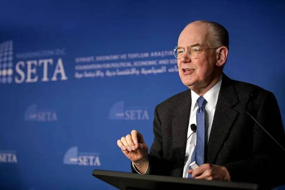 有位美国教授在一场国际交流论坛上发言，讲到东亚历史与国际关系时，突然话锋一转提起