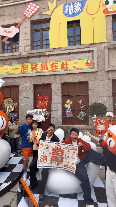 黄渤贾冰抽象到一块了怪不得两人能玩在一起，原来是精神状态这么相似哈哈哈，你俩的抽
