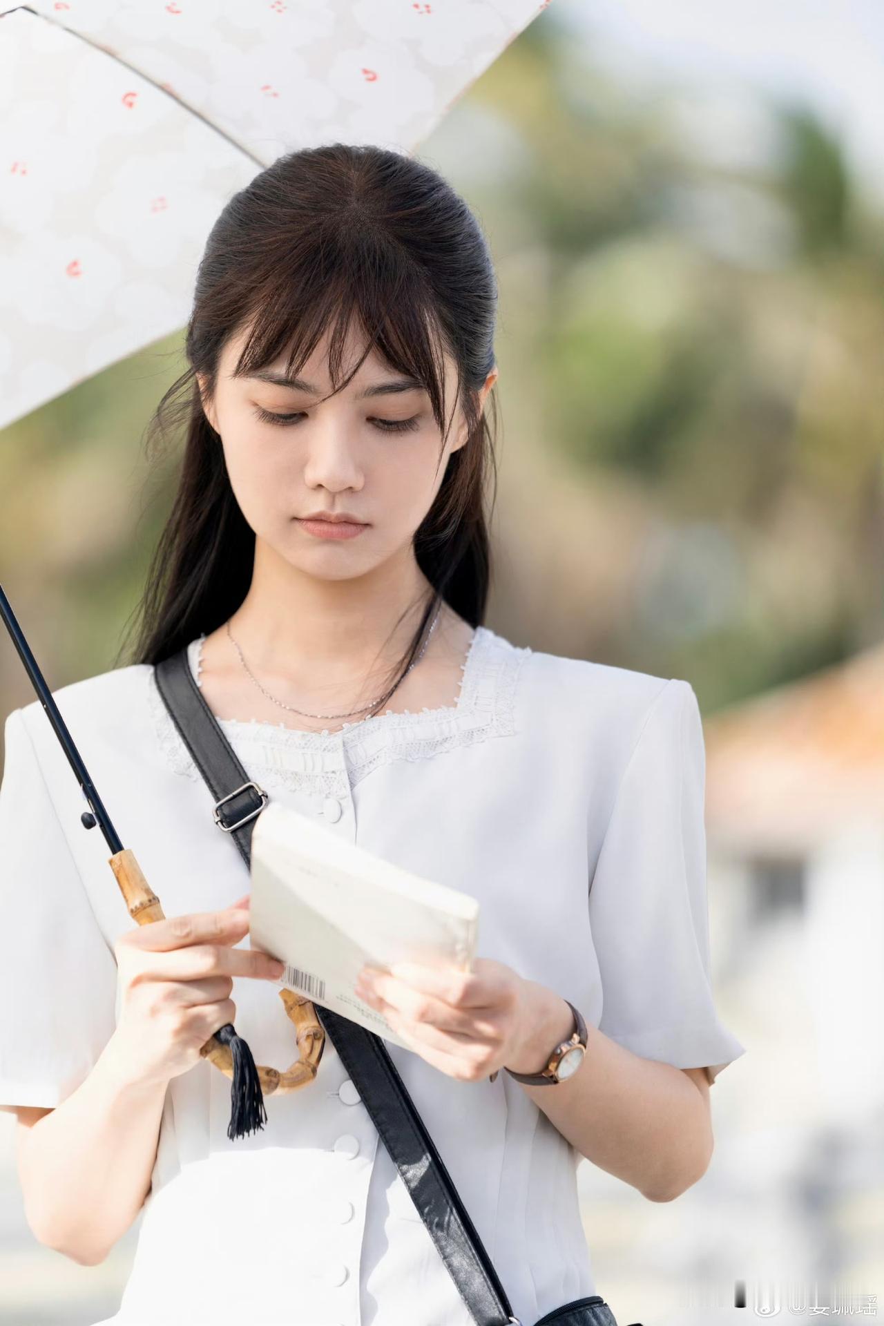 将沛瑶这个人我去查了一下,才知道她已经出道10多年了,下一部戏搭档更厉害,是成