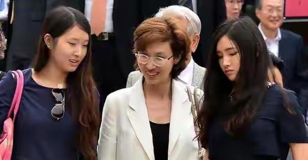 输了爱情和婚姻又如何，她卢素英，依然是自己的“女王”！岁月真的很优待她，完全看