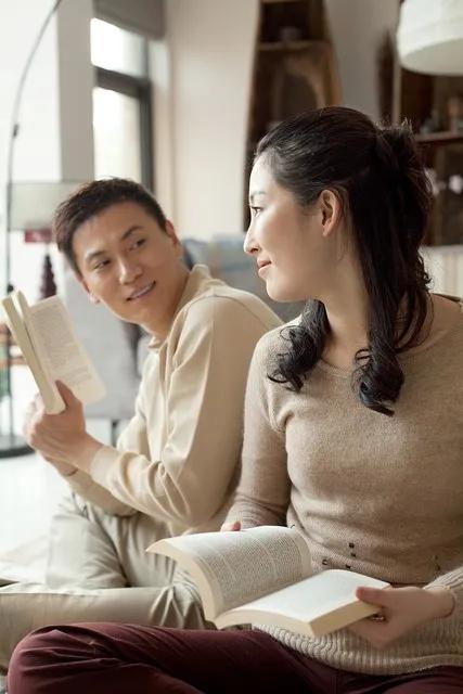 和老婆AA制20年，我月薪3万全数上交亲妈，老婆从不阻拦，直到我突发脑梗倒在急诊