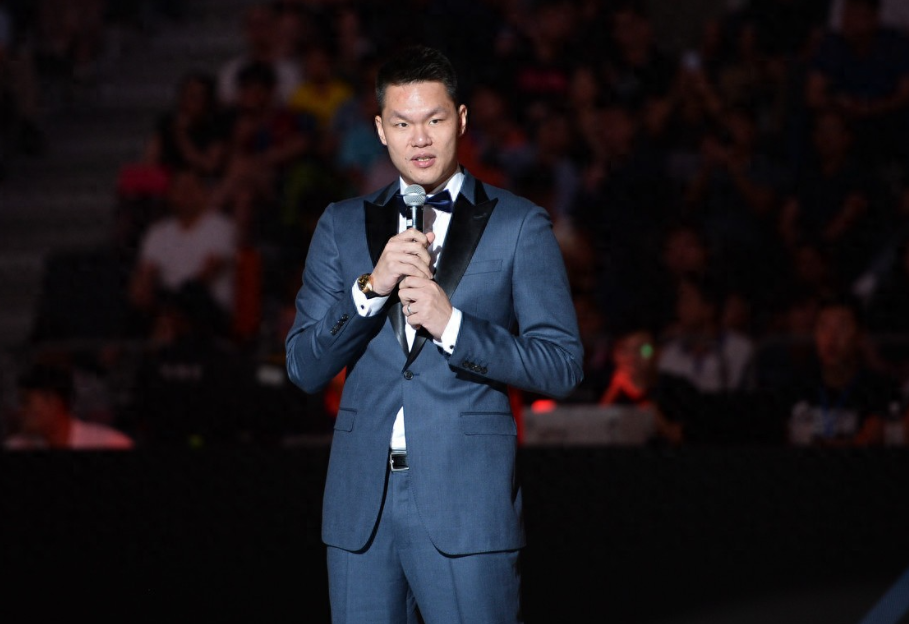 某记者透露，龙狮将崔永熙和焦泊乔打包交给宏远，宏远则付出了徐昕签约权、陈国豪签约