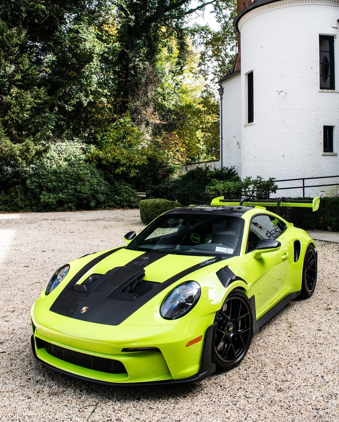 这台911GT3RS以其对比色PtSAcidGreen和黑色——这一配色方案