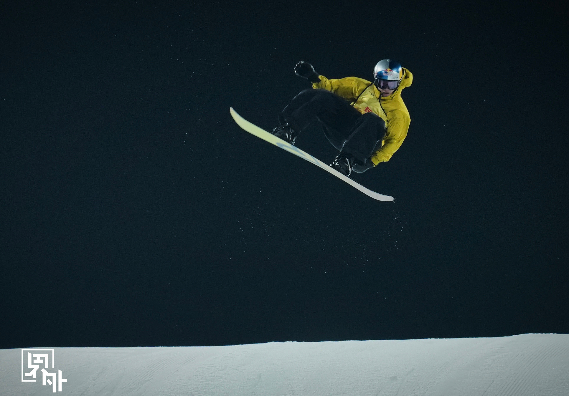 苏翊鸣背靠背夺冠最后一跳顶住压力，绝杀日本选手木村葵来，夺得北京站的冠军。今晚
