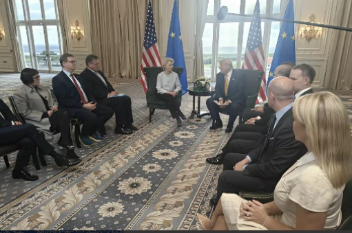 冯德莱恩的脸让自己人给抽肿了！就在冯德莱恩与特朗普在苏格兰做出最后的裁定不久。布