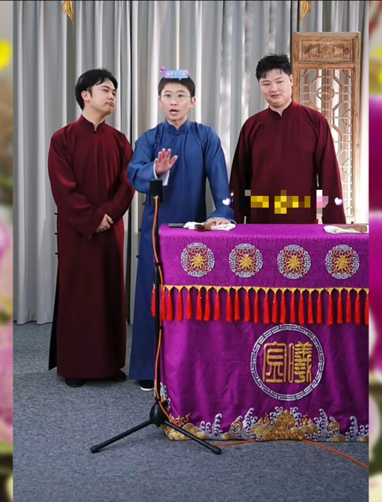 相声演员金霏在直播时聊起当下相声行业的现状，感慨如今线下、电视能展示相声的平台越