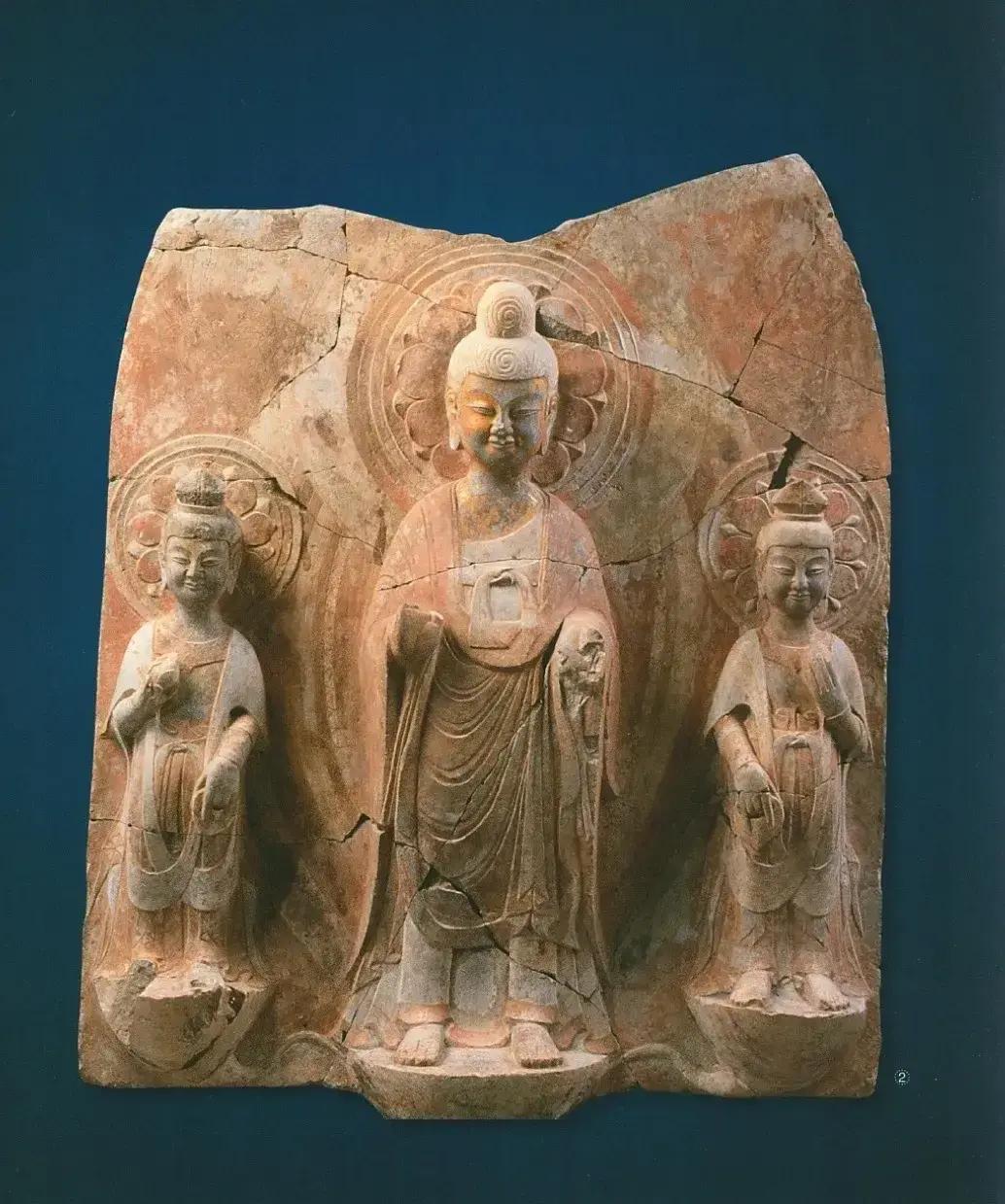 1996年，王华庆早起晨练，发现一工地上挖掘机挖出的泥土有些异样。要是一般人根本不会注意这些东西，可