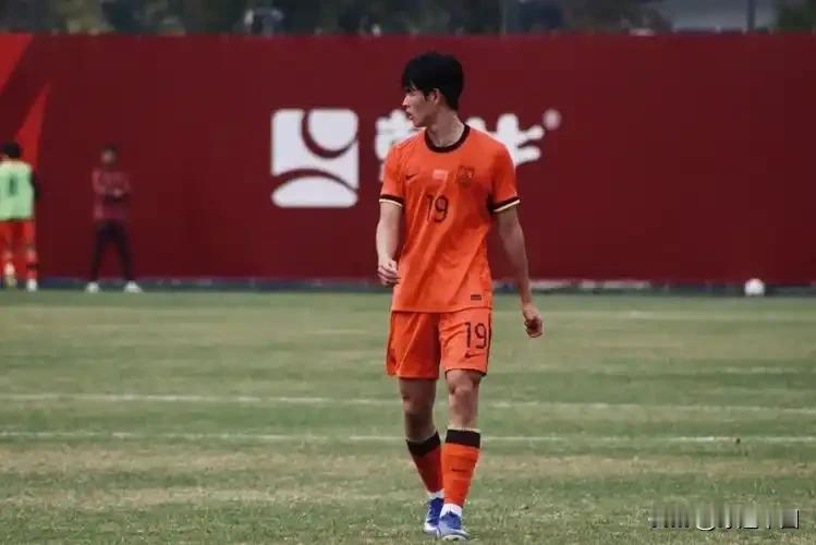 9月18日，中国足协公布U19男足第四期集训名单。主教练久尔杰维奇带队，29名球