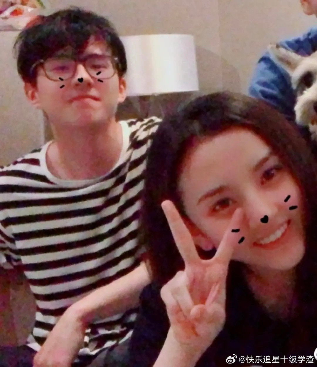 有张图里任意两个人都很好磕