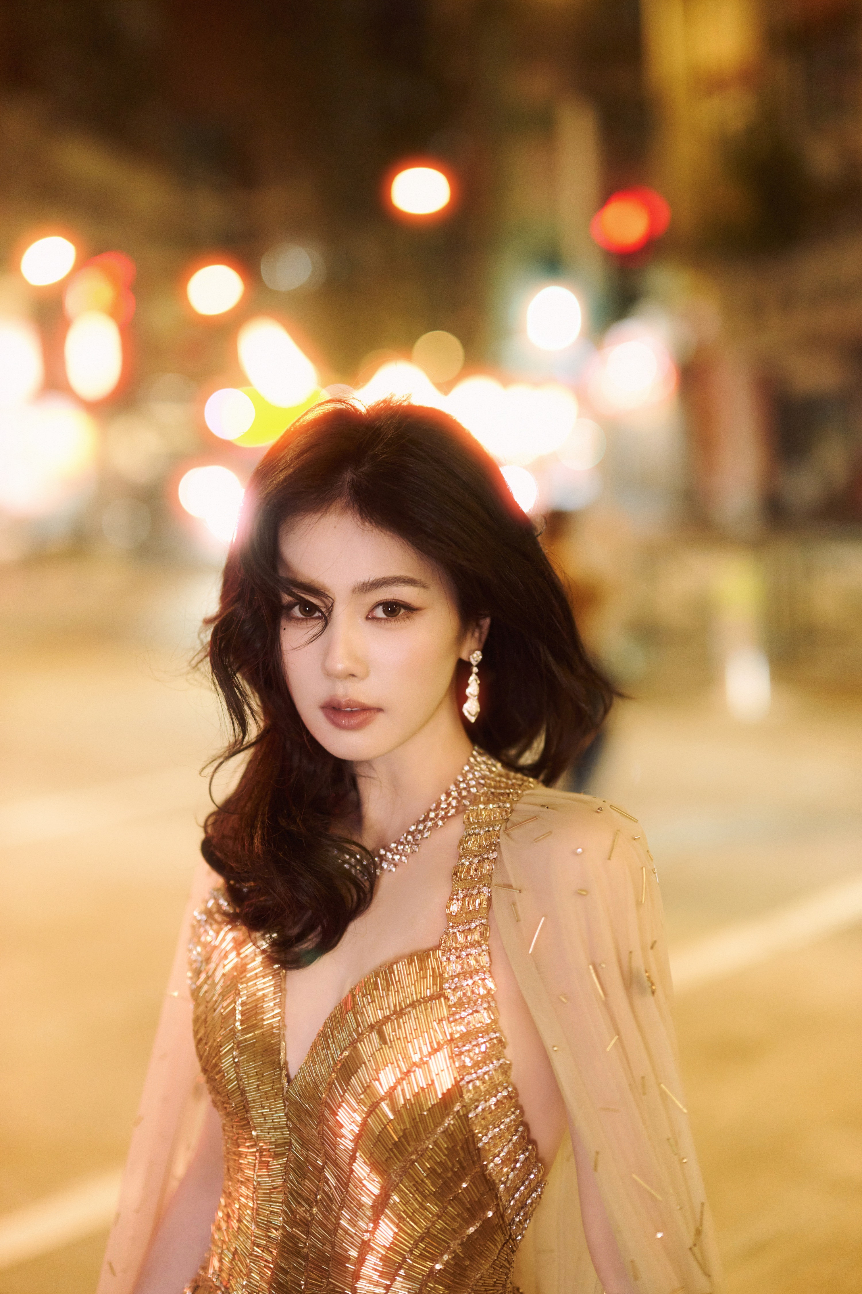 白鹿×2025爱奇艺尖叫之夜第三套Look来了！身穿TonyWard