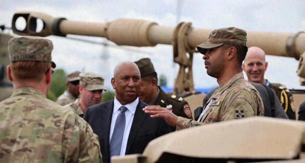 中东军事行动已持续多周，美军精确制导武器、防空拦截弹等关键装备消耗巨大，多家美媒