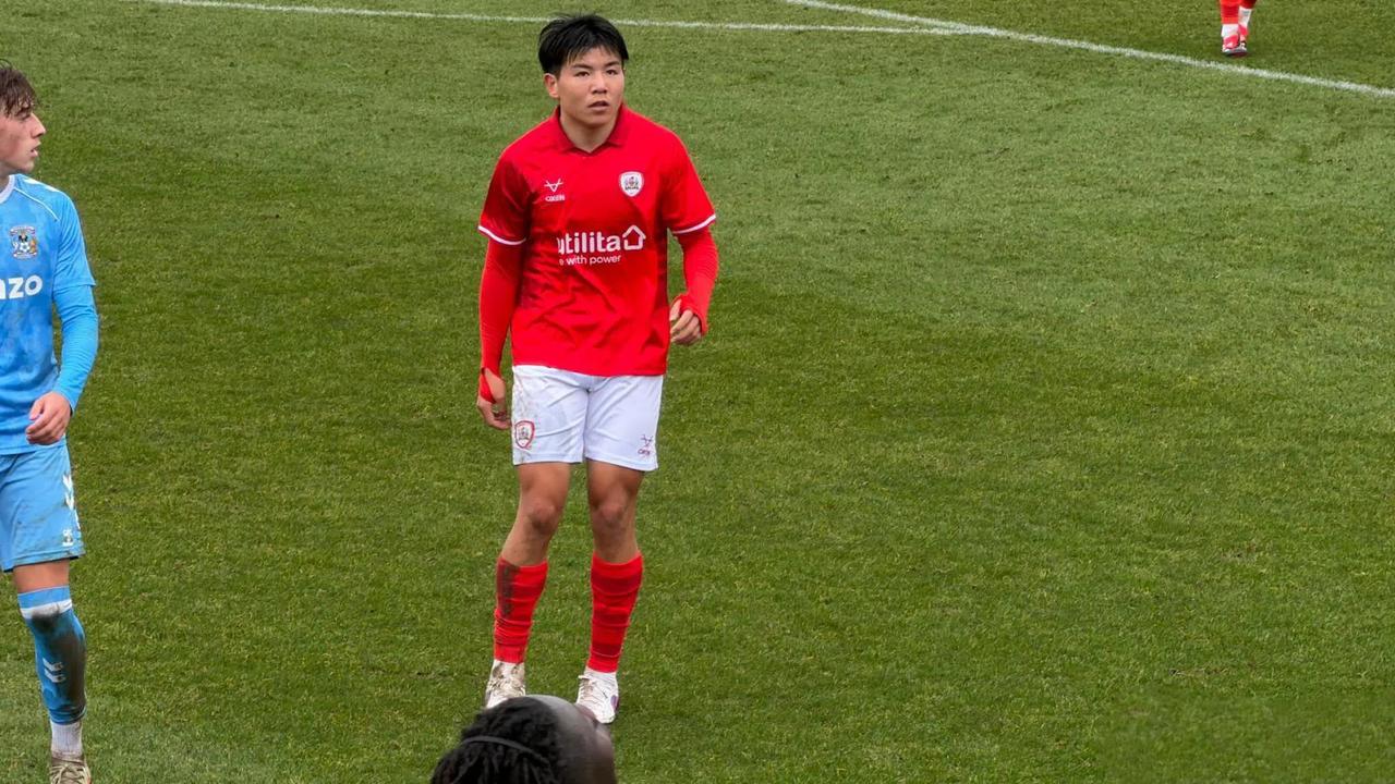 U23国脚徐彬留洋收获两个好消息。在加盟英超狼队后，徐彬俱乐部被租借去英甲球队