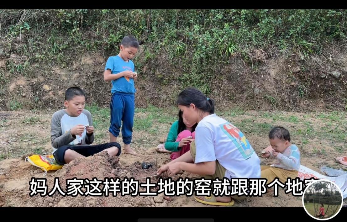 一帆妈妈带着四个孩子很辛苦，但苦中作乐，小孩子有爸爸妈妈的陪伴，一家人最紧要