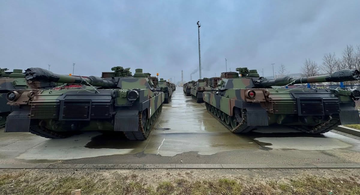 美国用不到2年时间就向波兰交付了250辆M1A2EPv3坦克？？这么快的速度原来是靠作弊？东欧的波兰