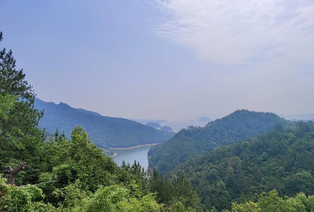 记住这3招，让别人不敢欺负你：1、你越神秘，越安全对别人的过度坦诚，很可能会