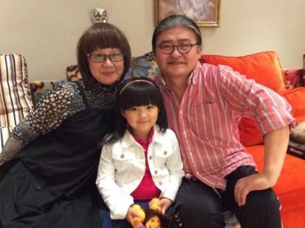 刘欢肉肉的，总觉得他应该生个像王诗龄这样胖乎乎的女儿才对，但事实不是这样的，他的