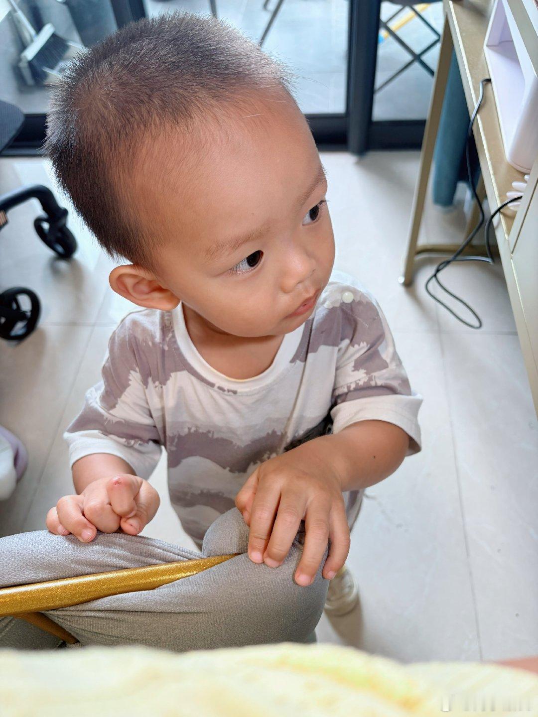 带娃来做美甲了，听小姐姐说她们这边是新开的店铺期待一下做完的效果吧
