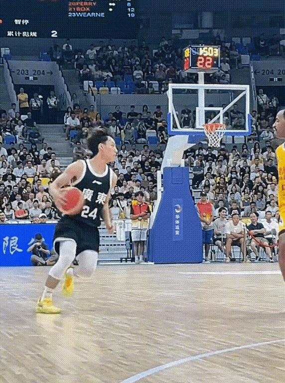 郭导又有新发现，战韩国大胜赢定了，原因是:广东队和澳大利亚墨尔本老虎队的比赛中，