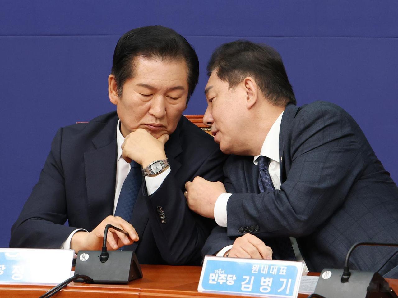 韩国媒体消息，共同民主党推进“一人一票制”党章党规修订（议员与党员选票权重1:1