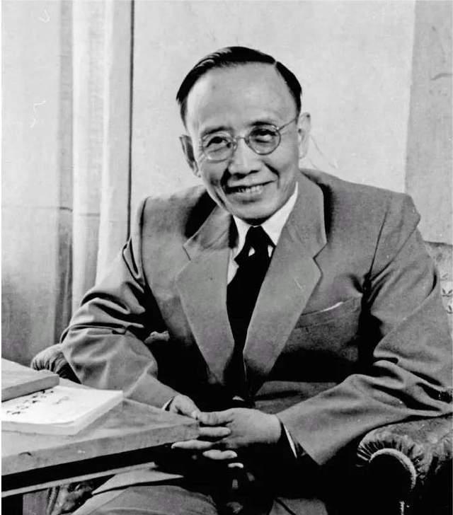 1978年，郭沫若去世八个月后，妻子于立群上吊身亡。原来，在整理丈夫遗物时，她发