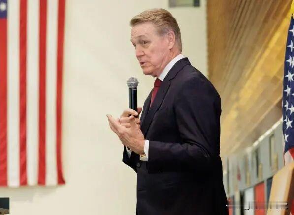 美驻华大使：只许美国动手美国驻华大使庞德伟近日对着中国美商会与会商界和政府代