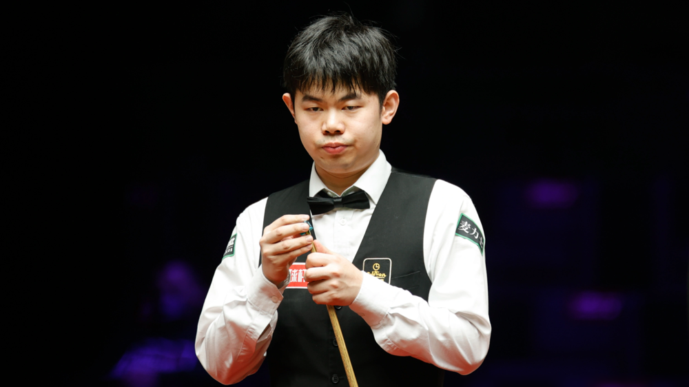 5-0，塞尔比被打得没脾气。特鲁姆普这状态，半决赛谁碰谁头疼。但吴宜泽偏要碰一碰。10月2日那场，吴