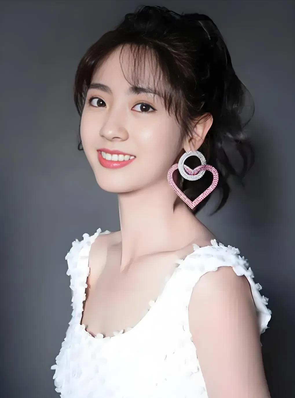 《生万物》播了六集，火的不是杨幂欧豪，是邢菲演的小企鹅，这凭什么？邢菲演的宁苏